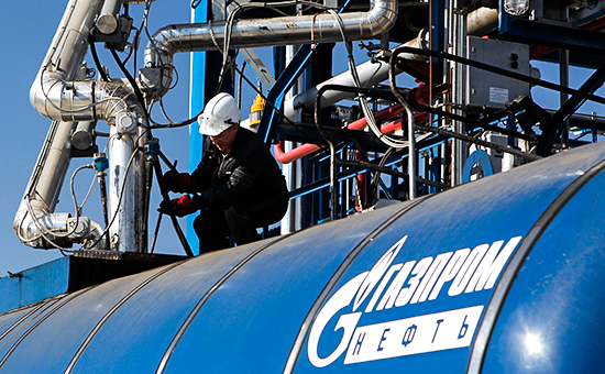 Рабочий на&nbsp;предприятии &laquo;Газпром нефти&raquo;


