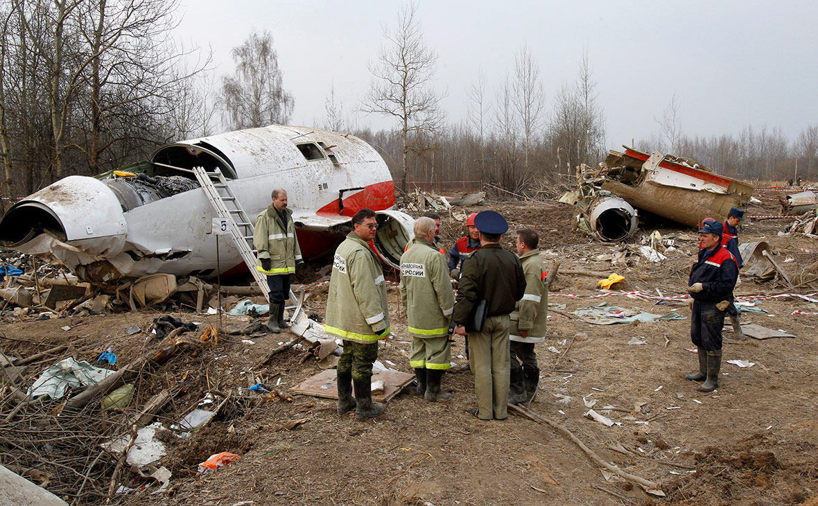 Обломки ​Ту-154, потерпевшего крушение под Смоленском


