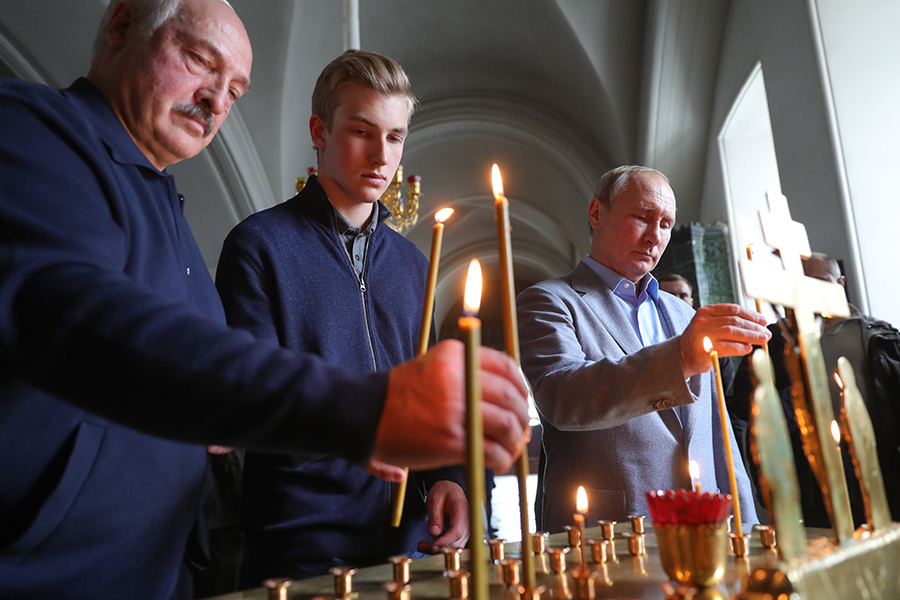 Президент Белоруссии Александр Лукашенко, его сын Николай и президент России Владимир Путин совершили поездку на Валаам