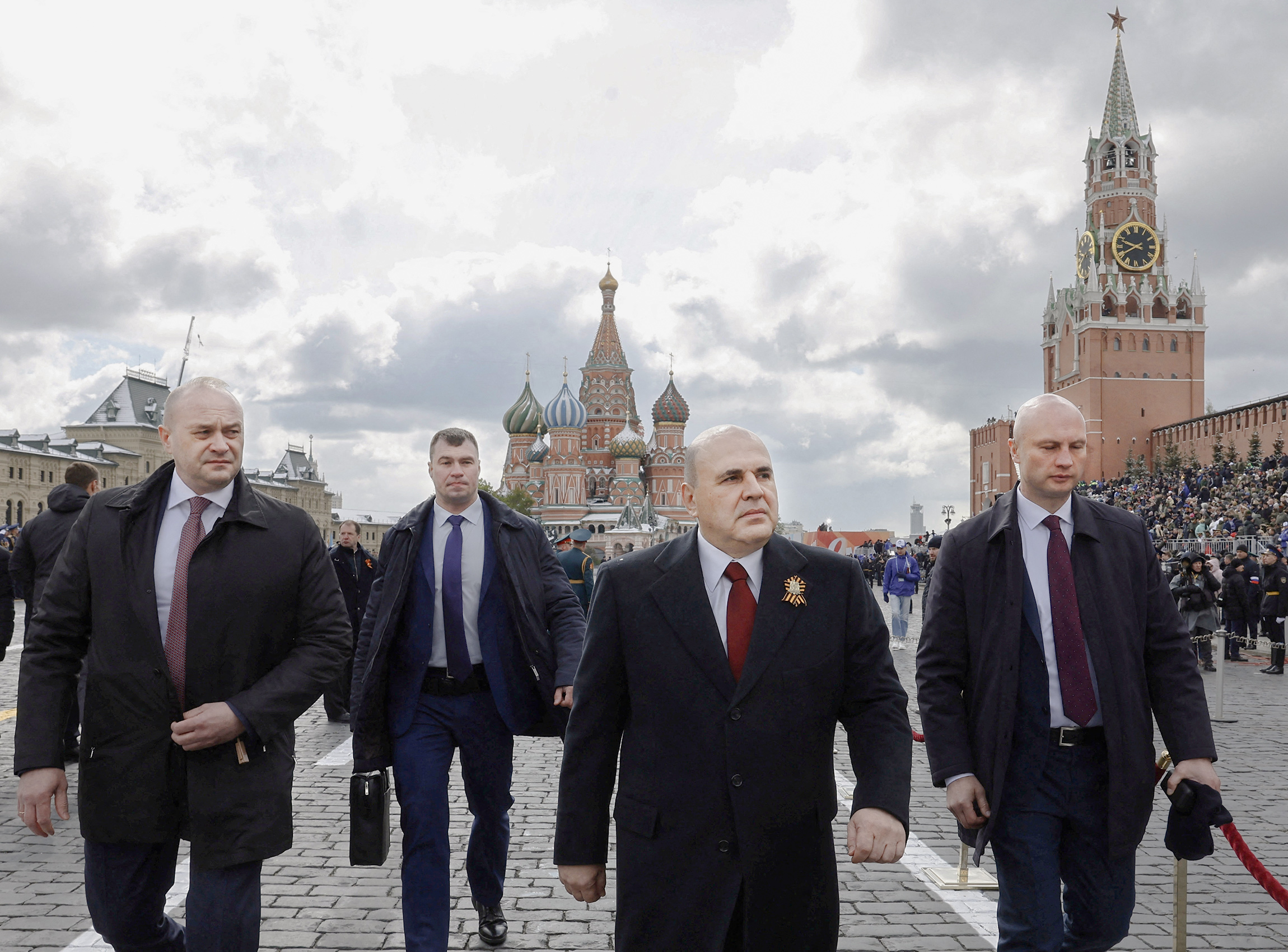 Михаил Мишустин, исполняющий обязанности премьер-министра с момента инаугурации Владимира Путина, также посетил парад.