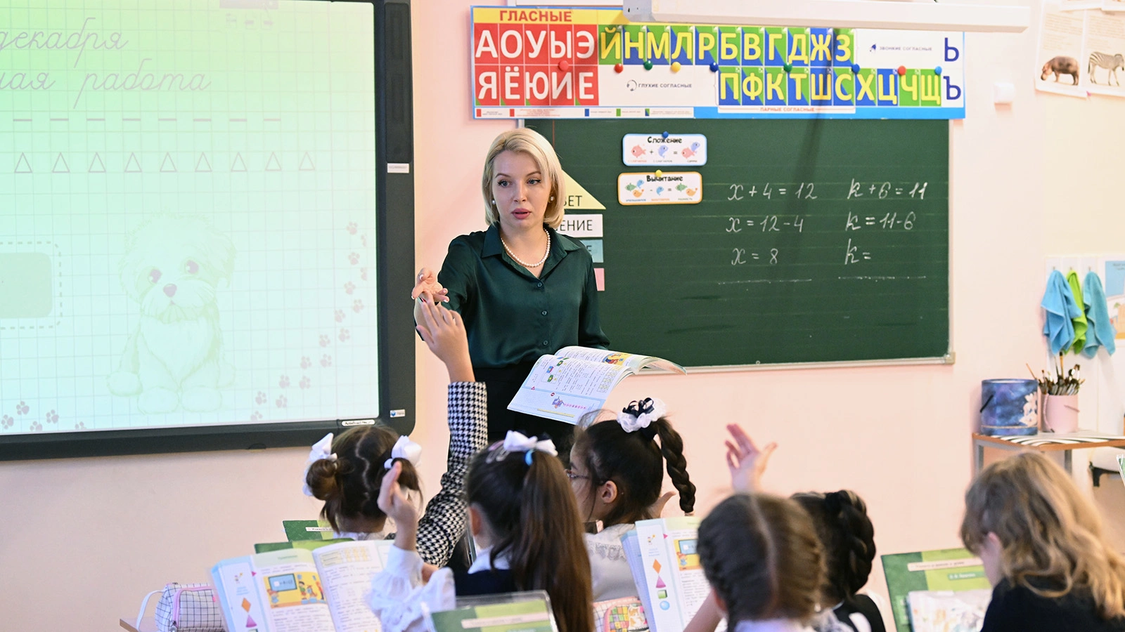 В России рекомендовали изменить оклад педагогов. Что ждет работников