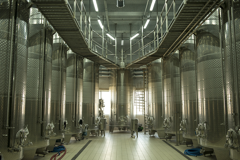 Гравитационная винодельня Alma Valley введена в строй в 2013 году. Вино здесь выдерживается под звуки классической музыки