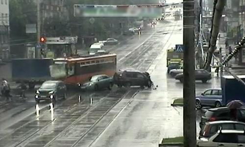 В Перми произошло крупное ДТП с участием трамвая, в результате аварии пострадали несколько человек