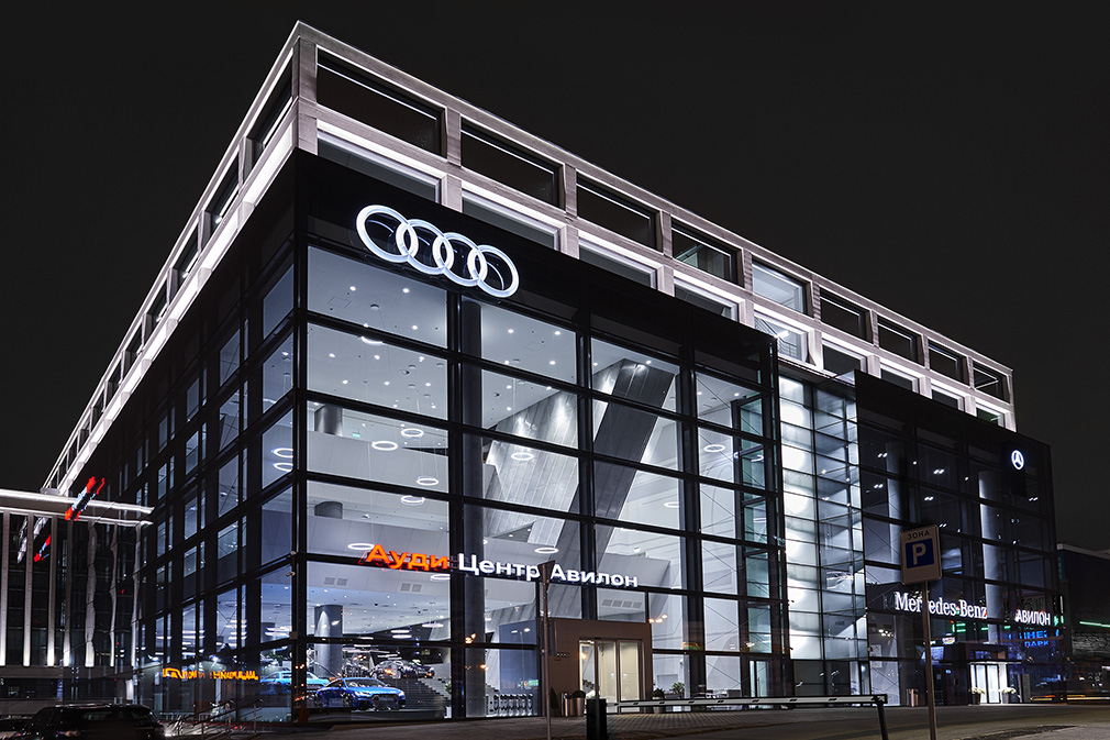 Премиальный масштаб: как устроен огромный дилерский центр Audi