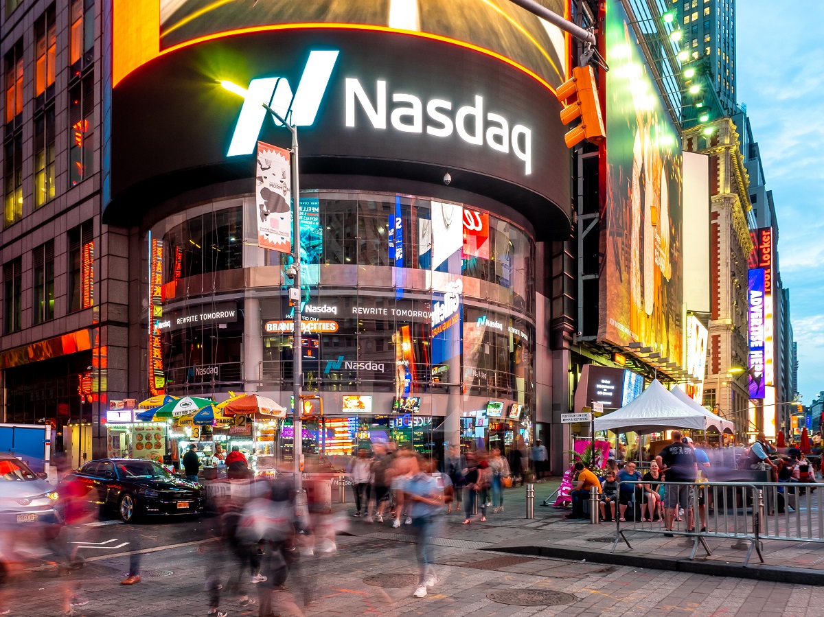 NASDAQ в Нью-Йорке (США)&nbsp;&mdash; вторая по величине фондовая биржа в мире