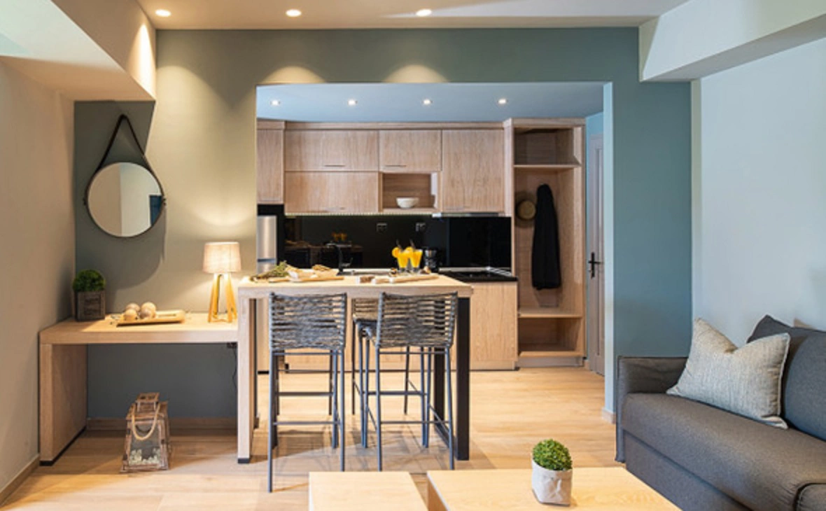 GeorgeTsamakdas/ shutterstock.com