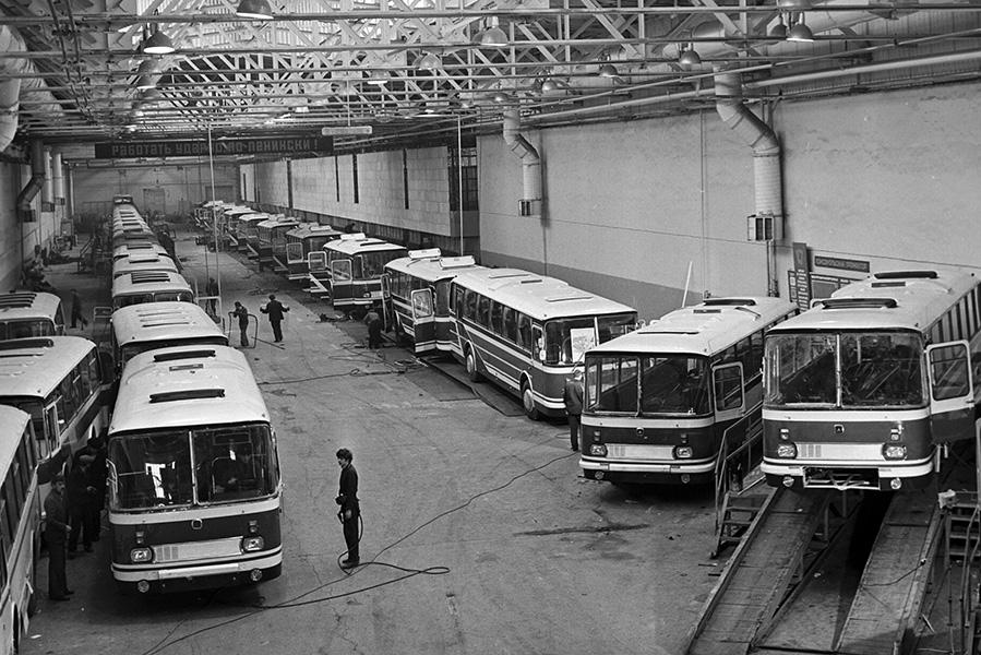 Сборочный цех Львовского автобусного завода, 1989 год