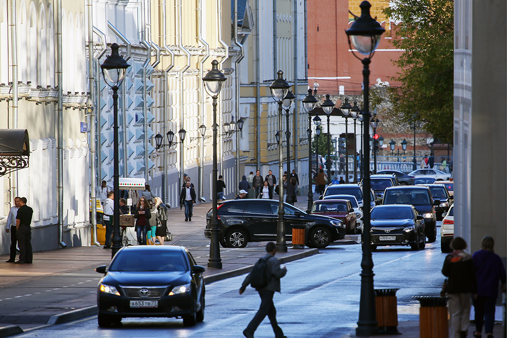 На Большой Никитской улице, открытой после реконструкции