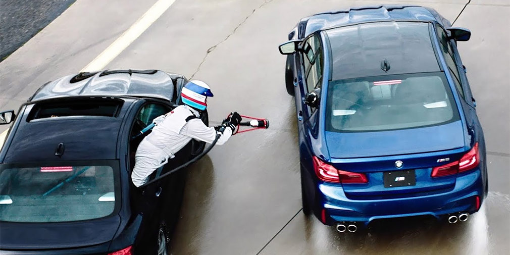 Рекордный дрифт BMW M5 с дозаправкой на ходу показали на видео