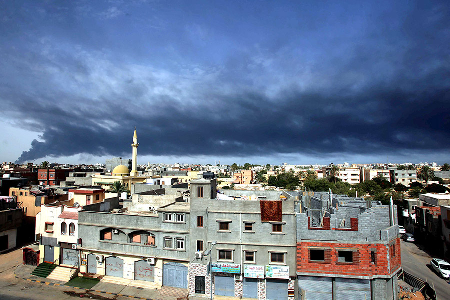 Столица Ливии, ее основной морской порт и крупнейший торговый и промышленный центр, сильно пострадала во время войны. Здесь есть аэропорт, но транспортное сообщение неразвито: автобусные перевозки не распространены, железных дорог нет. Зато эксперты оценивают безопасность в городе в 45 баллов, а самый низкий балл &mdash; 40,3 &mdash; он получил за состояние окружающей среды и развитие культуры
