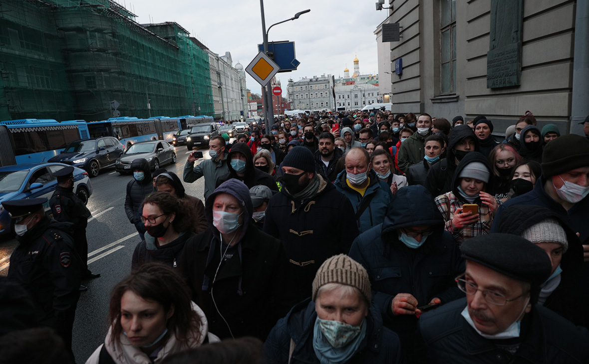 Несанкционированная акция в поддержку Алексея Навального в центре Москвы
