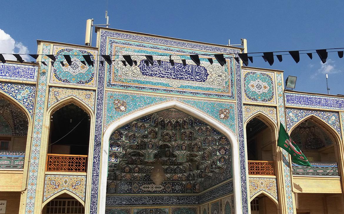 В Иране террористы устроили стрельбу у мавзолея Шах-Черах