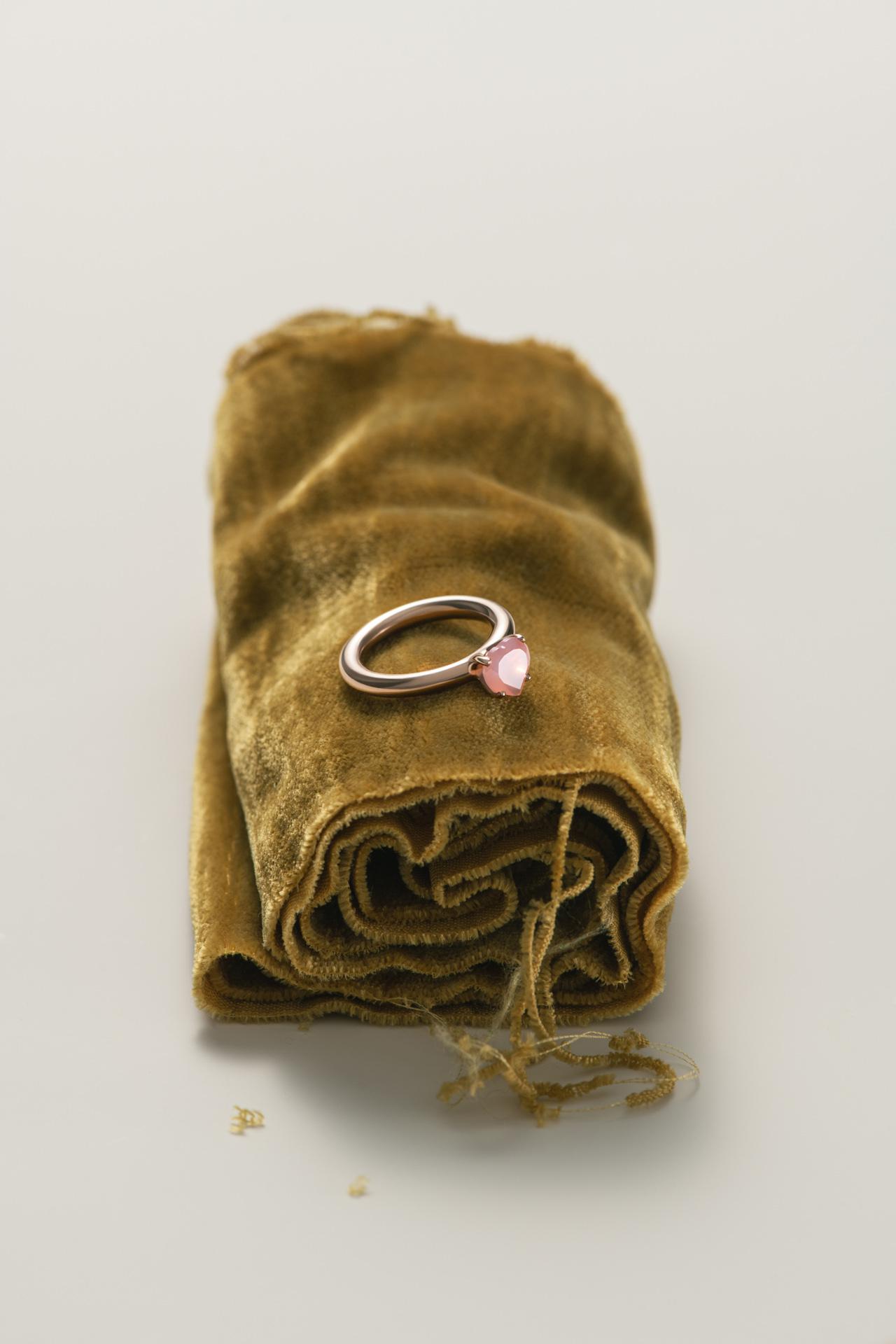 Кольцо c нежно-коралловым агатом Cartoon Hearts