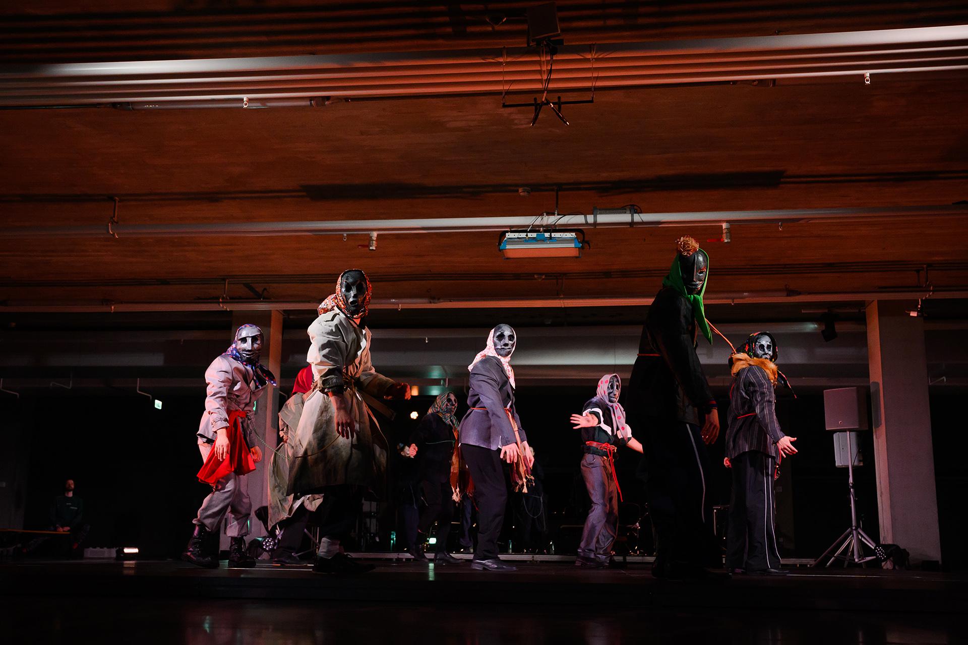 Танцевальный спектакль «Под землей»