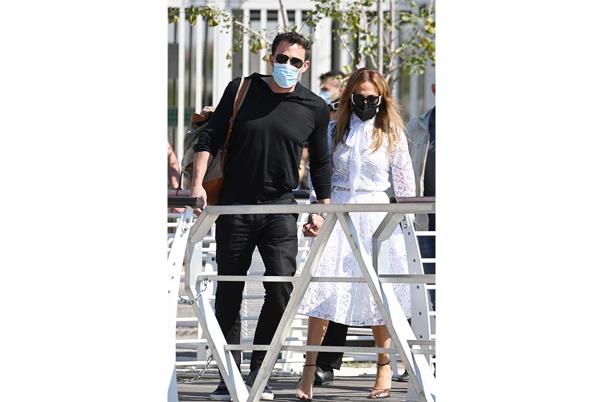 Кавказдағы ең үлкен пениса бейне Әйелдердің үлкен шашты есектерінің фотосуреттері