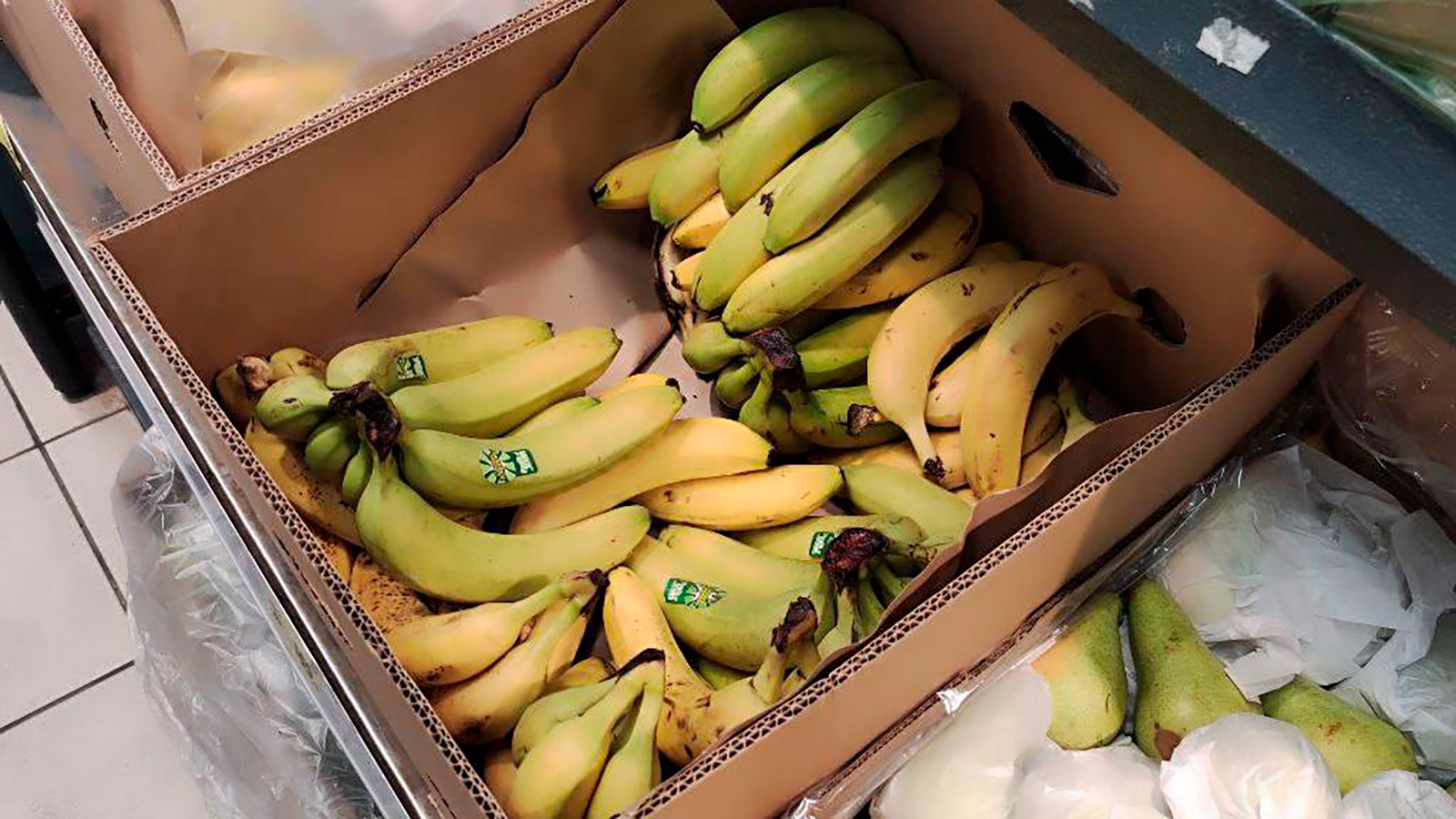 Бананы в продуктовом магазине