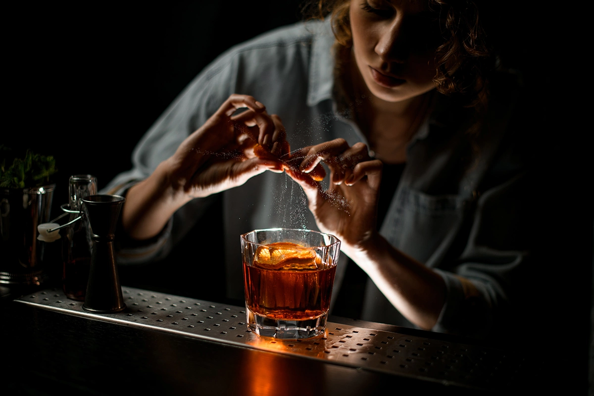 Если вы выбираете фрукты для коктейля, то используйте их в гарнировке, а не в качестве ингредиентов для коктейля