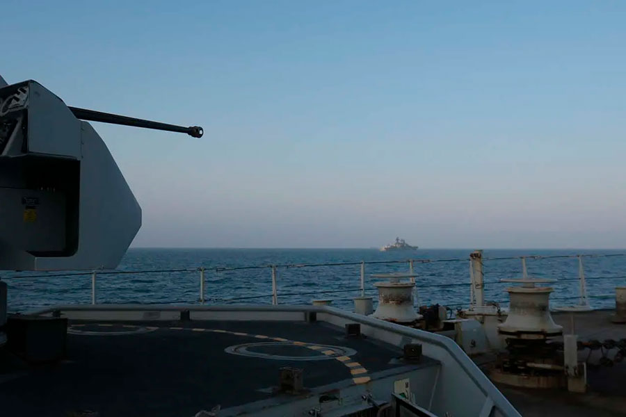 Военный корабль Королевского военно-морского флота Великобритании HMS Trent и вертолет Wildcat следили за российскими судами в водах Великобритании в течение пятидневной операции