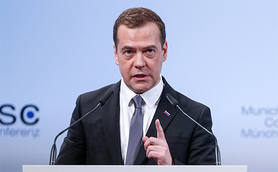 Премьер-министр РФ Дмитрий Медведев во время выступления на Мюнхенской конференции по безопасности