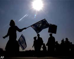 Еврейские поселенцы третируют израильских солдат