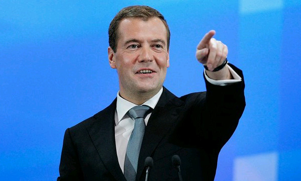 Д. Медведев уверен, что запрещать правый руль нельзя
