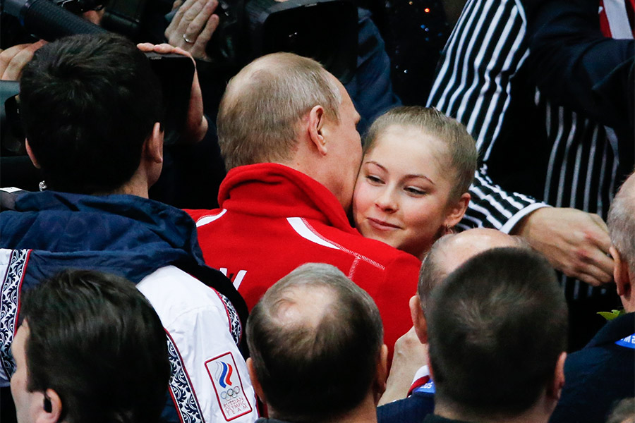 Юлия Липницкая и Владимир Путин&nbsp;​после соревнований по фигурному катанию на XXII зимних Олимпийских играх