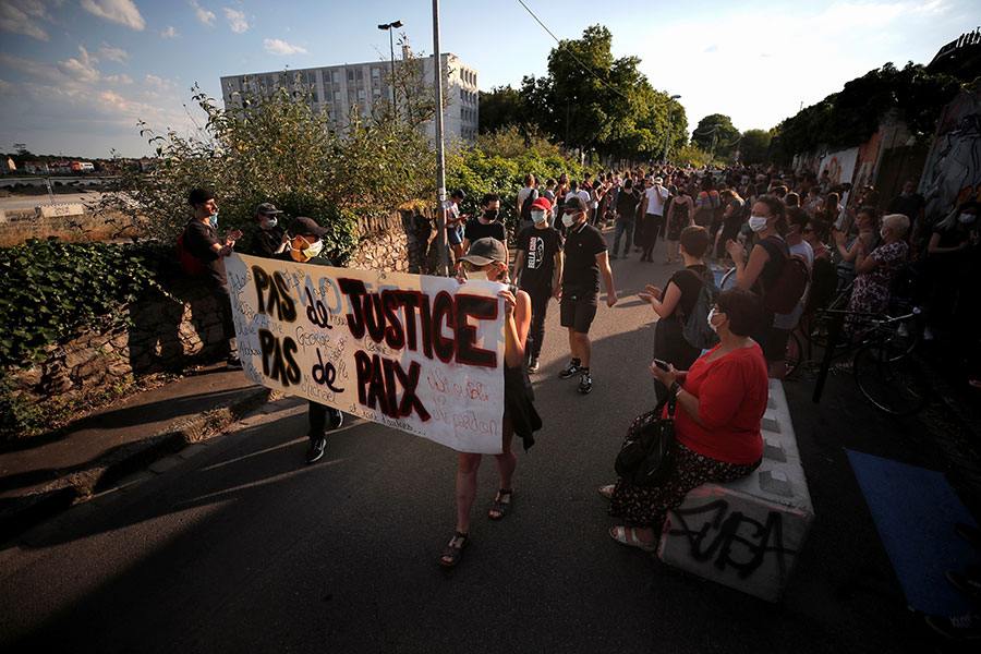 Акция против жестокости полиции в Нанте, Франция. 2 июня
