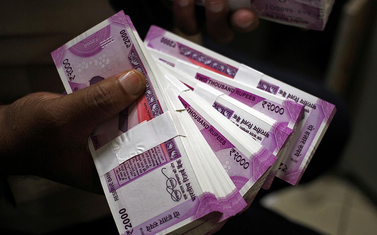 Reuters узнал о нежелании индийских банков торговать с Россией в рупиях
