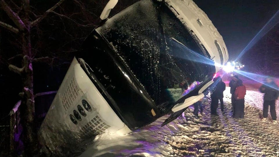 В Прикамье в аварии с перевернувшимся автобусом пострадали два человека
