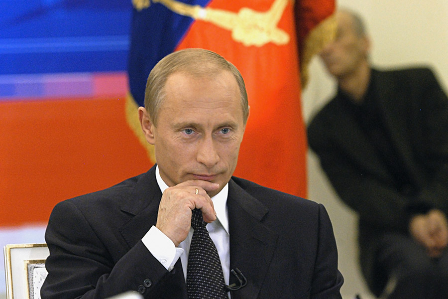 Когда объявил о выдвижении:  18 декабря 2003 года, за 87 дней до выборов.

Обстоятельства:  Путин объявил о намерении баллотироваться по время прямой линии с президентом.

Дата выборов:  14 марта 2004 года.

Результат на выборах: 71,31%.