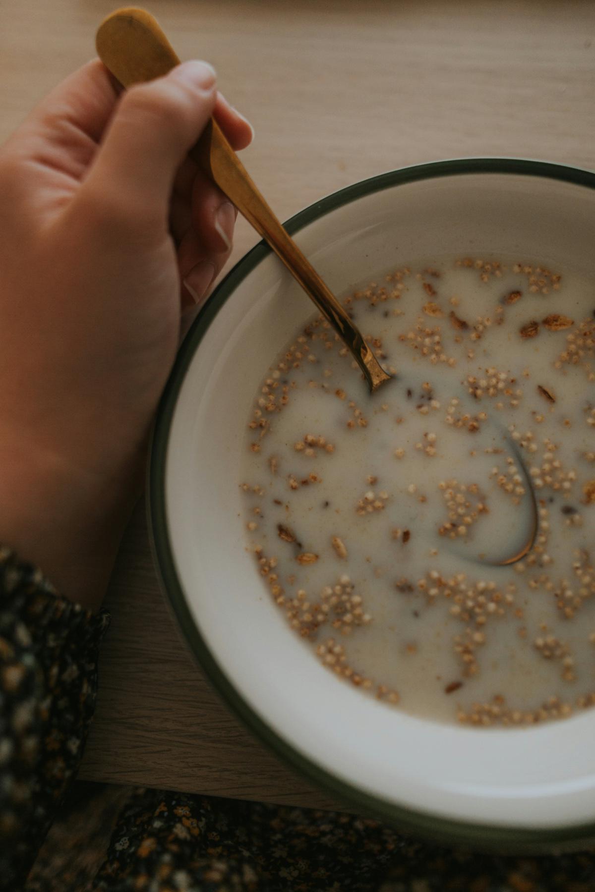Льняную кашу можно есть три-четыре раза в неделю, но лучше чередовать с овсяной или гречневой