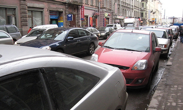 Легковой автопарк Санкт-Петербурга превысил 1 млн автомобилей