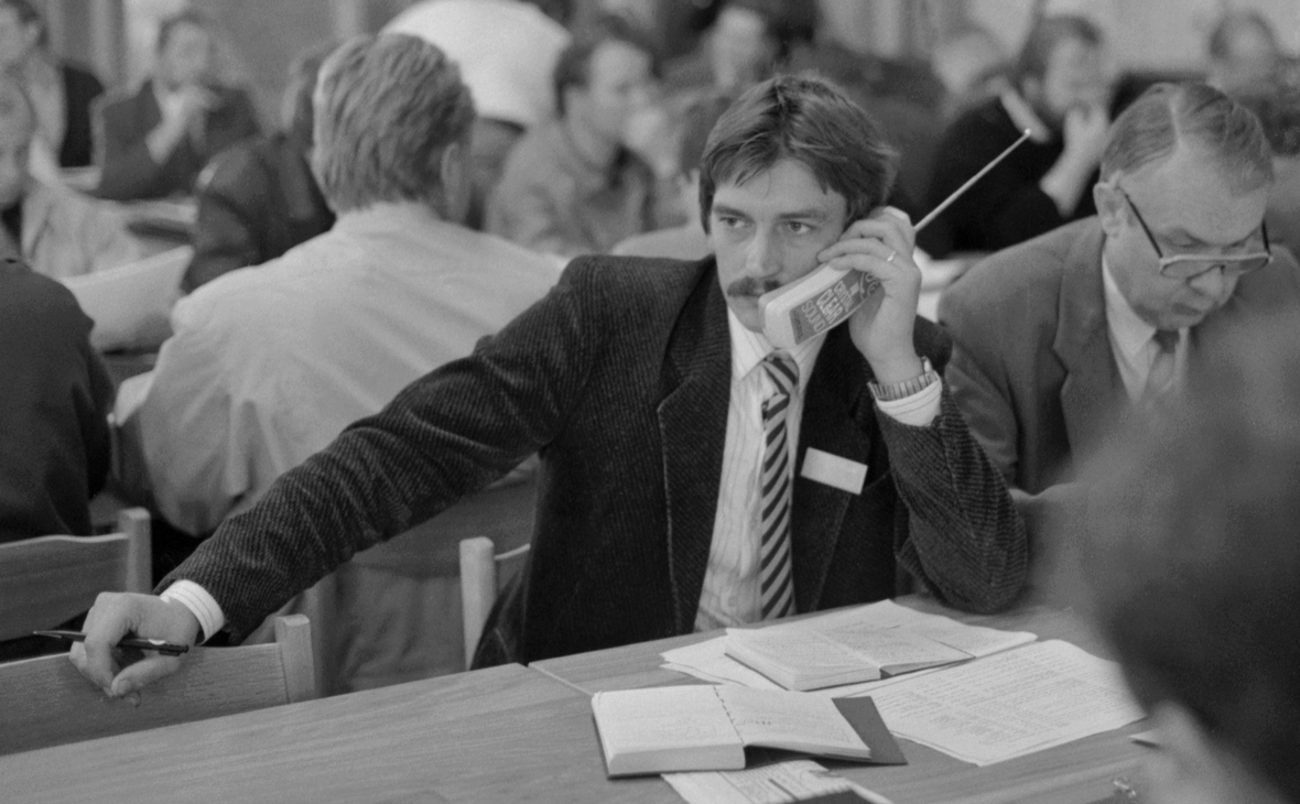 Брокер во время работы на товарно-сырьевой бирже в Вильнюсе. 9 октября 1991 года