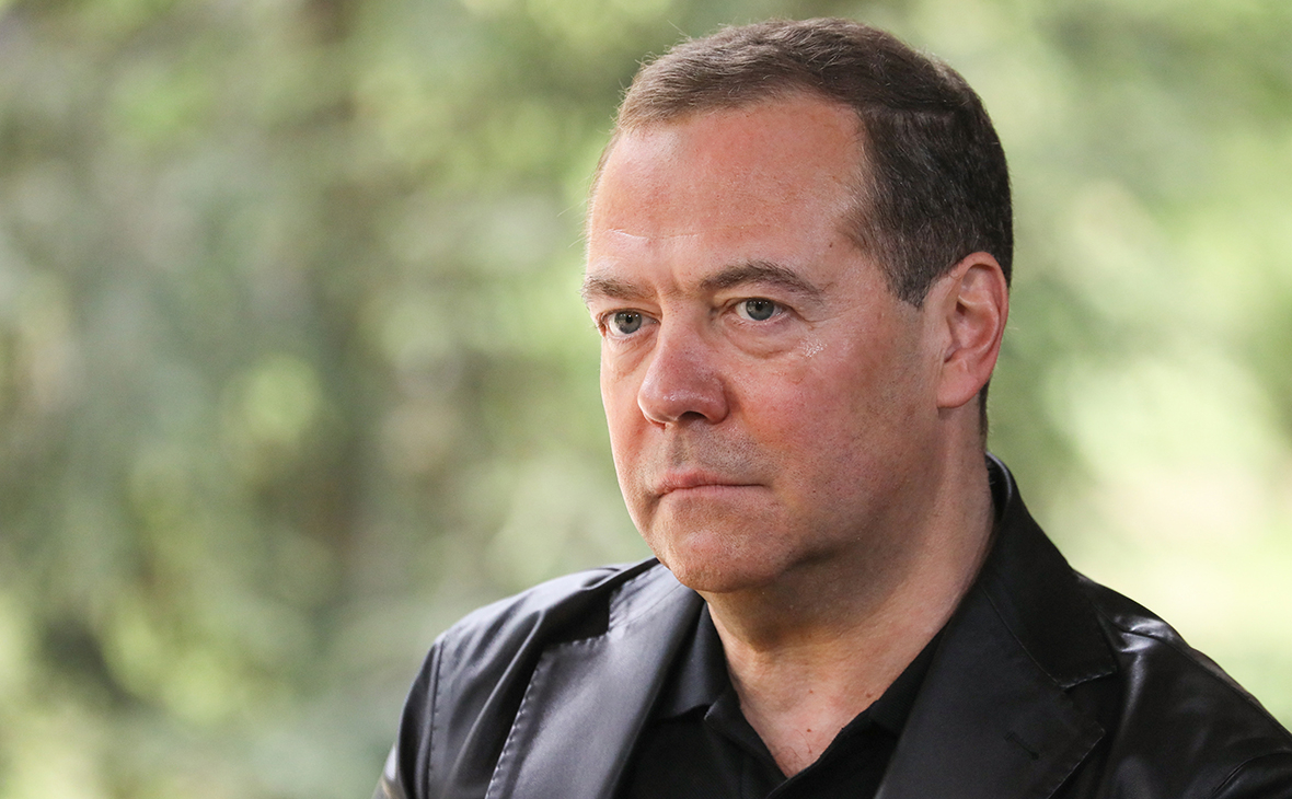 Медведев заявил, что Зеленскому «не нужен никакой мирный договор»"/>













