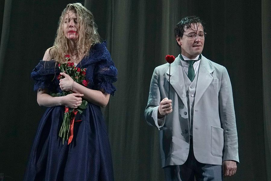 Карина Андоленко и Сергей Безруков в спектакле &laquo;Дядя Ваня&raquo;, Московский губернский театр, 2020 год