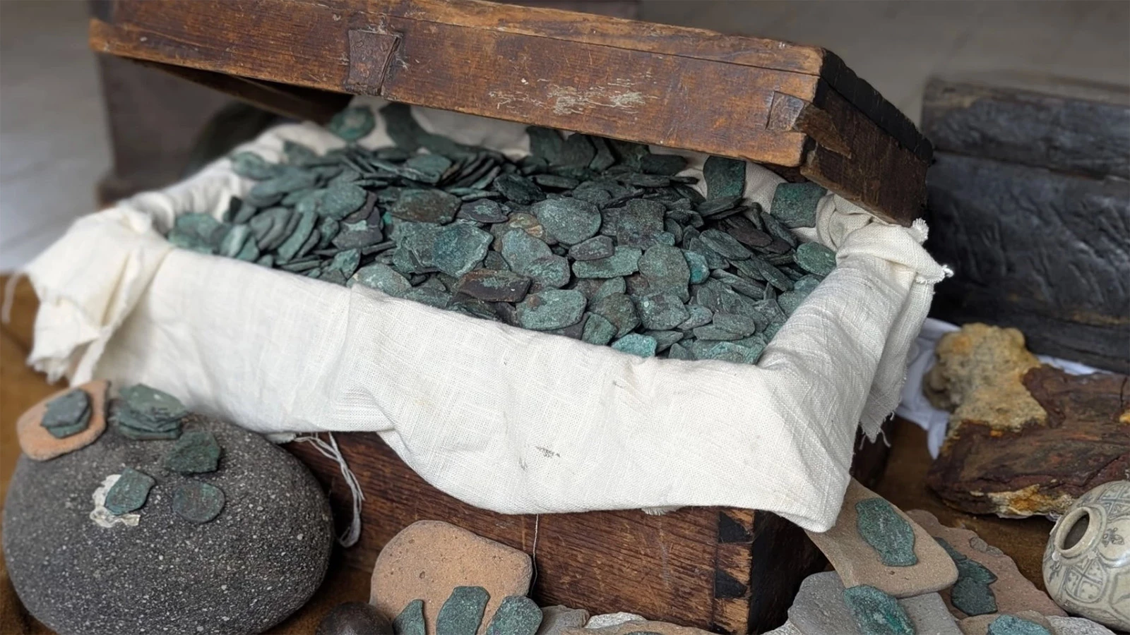 Клад с золотыми монетами на $1 млн