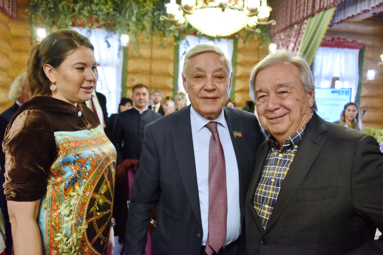 Справа&nbsp;&ndash; налево: генсек ООН Антониу Гуттериш, председатель Госсовета РТ Фарид Мухаметшин и глава Агентства инвестиционного развития РТ Талия Минуллина. Казань,&nbsp;октябрь 2024 года.&nbsp;