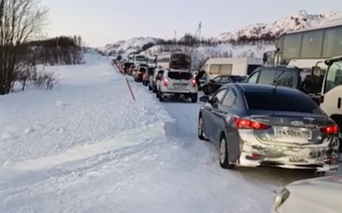 Из-за метели в районе Териберки возник транспортный коллапс
