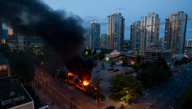 Фанаты устроили погромы в Ванкувере
