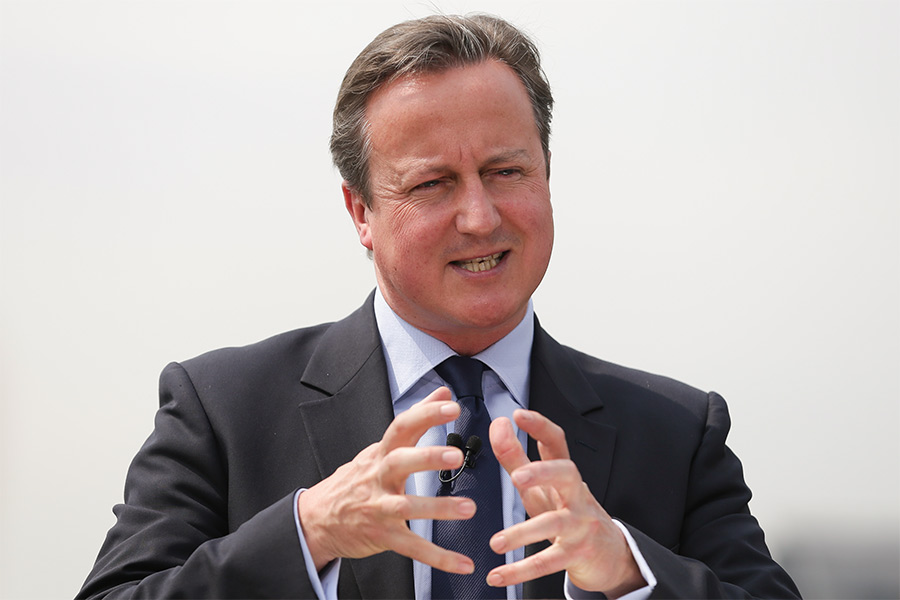 Премьер-министр Великобритании Дэвид Кэмерон (на фото) призывал шотландцев не&nbsp;голосовать за&nbsp;независимость в&nbsp;своем новогоднем обращении в&nbsp;2013 году и&nbsp;в&nbsp;ходе визита в&nbsp;Шотландию в&nbsp;мае 2014 года. В обмен на&nbsp;сохранение целостности страны обещалось расширить суверенитет Шотландии.
