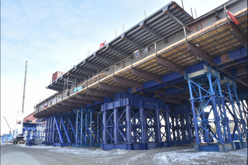 Окончание надвижки конструкций пролетных строений русловой части моста запланировано на июль 2022 года