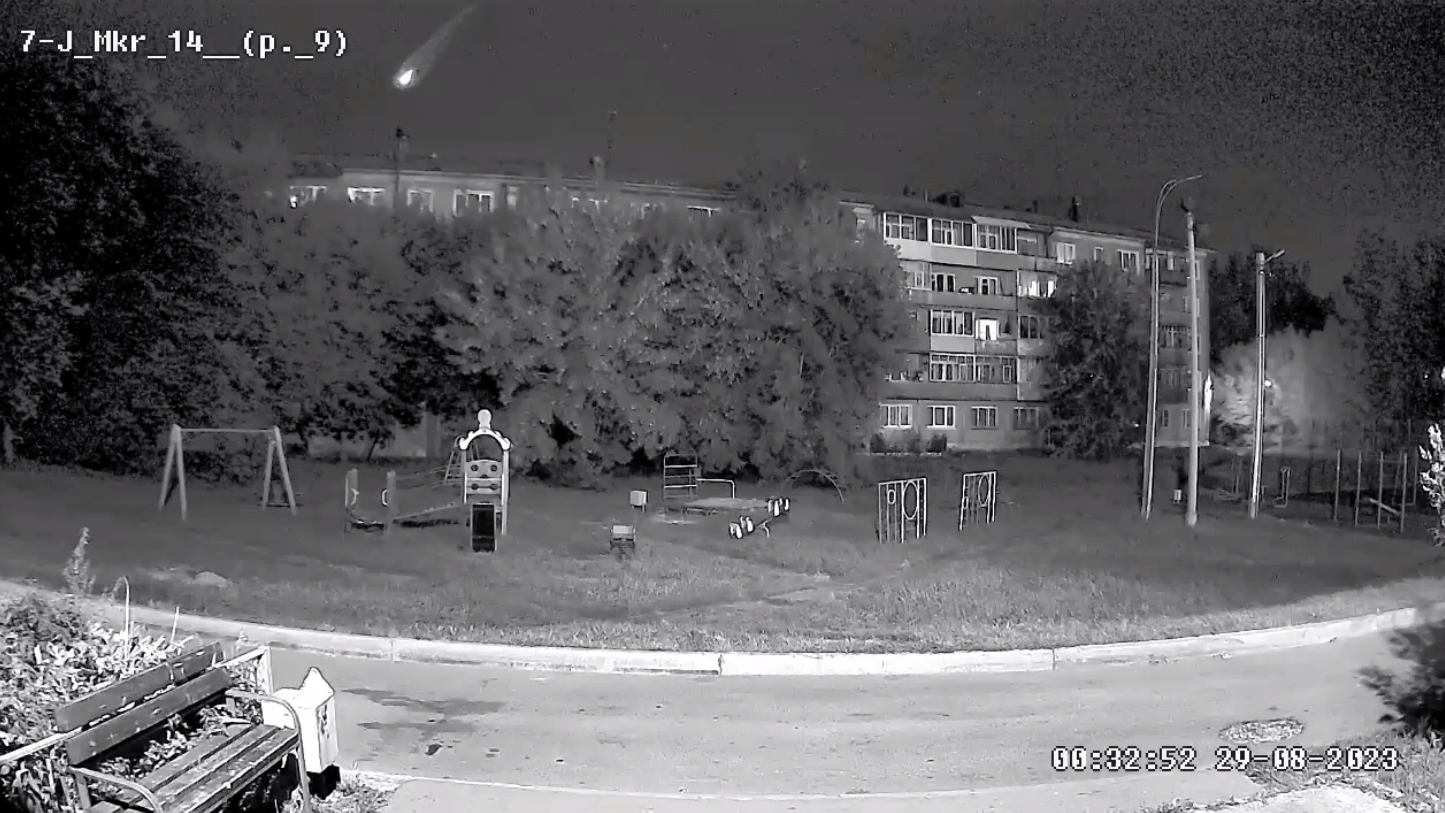 Снятый домофоном в Ангарске метеор оказался настоящим болидом. Видео