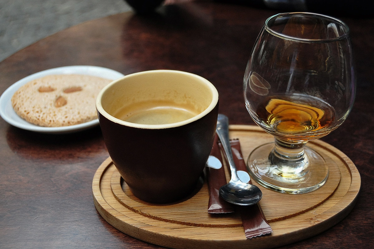 Кофе с коньяком: как его готовить и когда подавать
