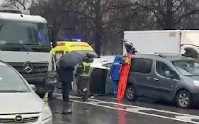 V Moskvi v trčenju štirih vozil poškodovani trije ljudje