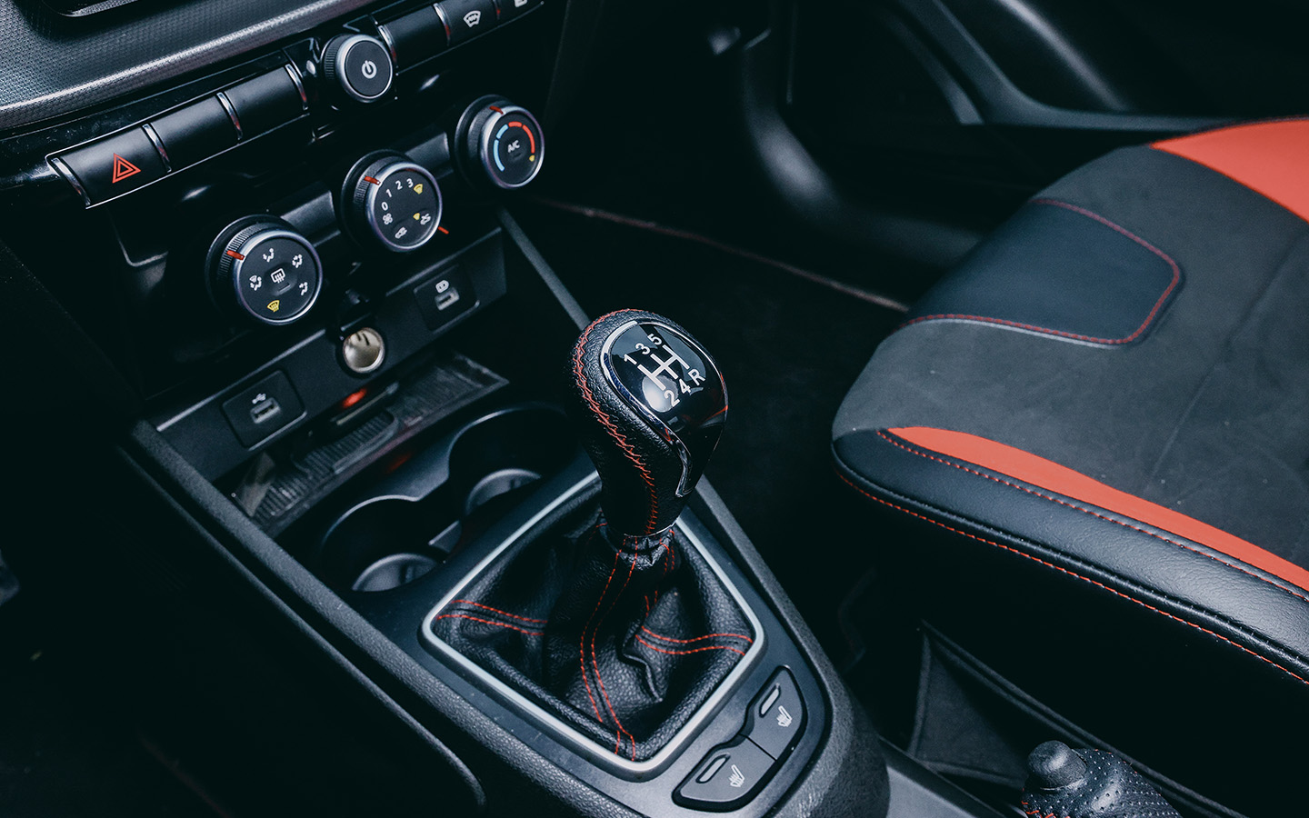 Подстаканники небольшие, но стаканчик эспрессо или американо встанет как влитой