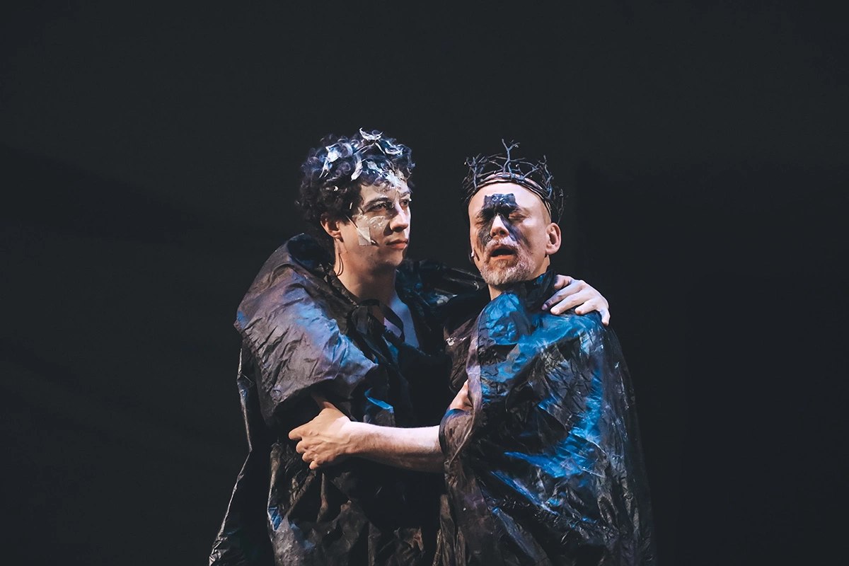 Фото из спектакля «Лир» в театре «Шалом»