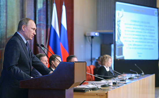 Президент России Владимир Путин (слева) на&nbsp;всероссийском семинаре-совещании председателей судов в&nbsp;&laquo;Президент-отеле&raquo;