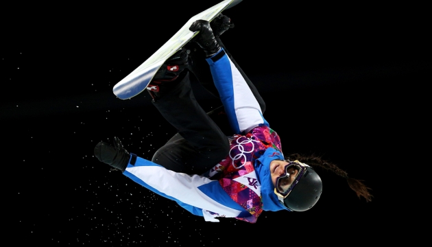 Сноубордистка из Франции Sophie Rodriguez в финале соревнований по Хафпайпу в Экстрим парке горнолыжного центра «Роза Хутор»