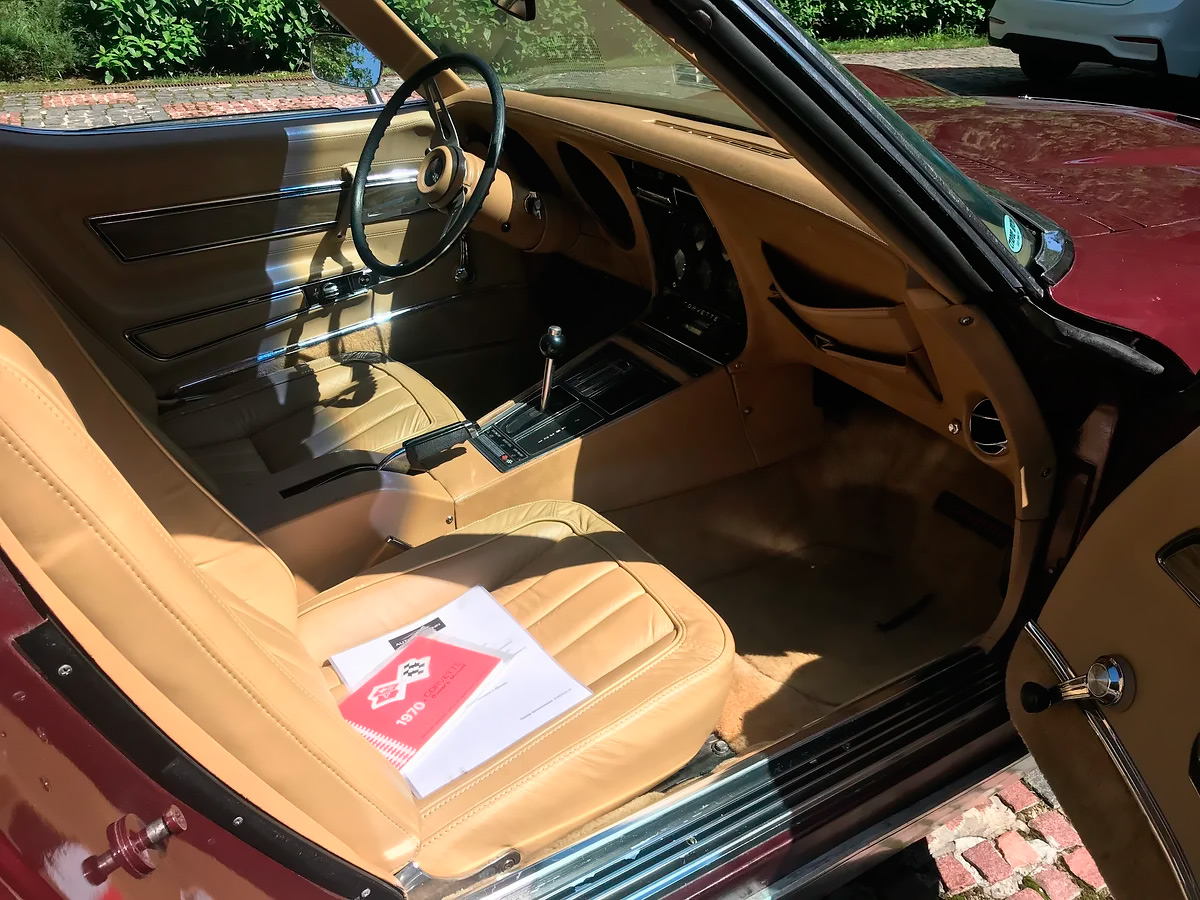 Chevrolet Corvette StingRay 1970 года выставили продажу за 9 млн рублей