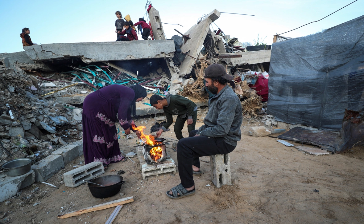 Mahmoud Issa / Reuters